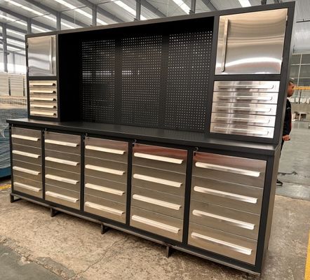 Simplifique o seu local de trabalho com esta bancada de trabalho e armazenamento de garagem modular profissional